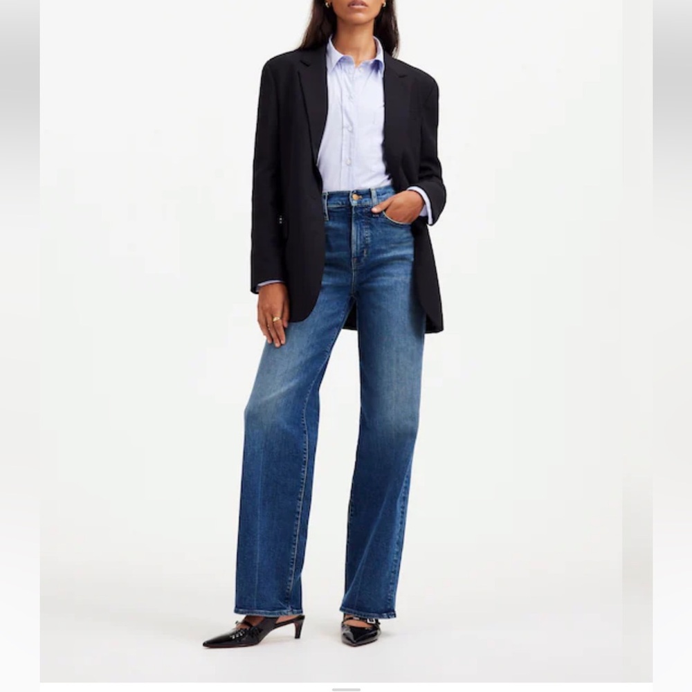 NWOT Madewell The Perfect Vintage Wide-Leg
Jean, size 28